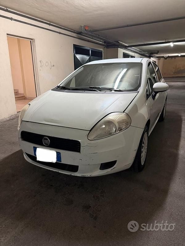 Bianco Usata 2011 Fiat Grande Punto Due volumi | 2200 € (Super prezzo) - Immagine 1/4