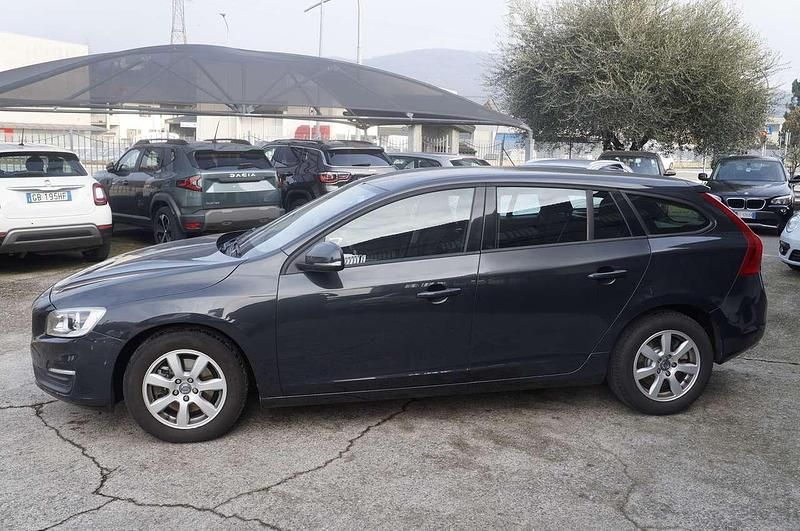 Usata Volvo V60 Momentum 114 CV (83 kW) 2014 Blu/azzurro Station wagon