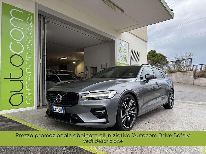 Usata Volvo V60 R-Design 197 CV (144 kW) 2020 Grigio Station wagon