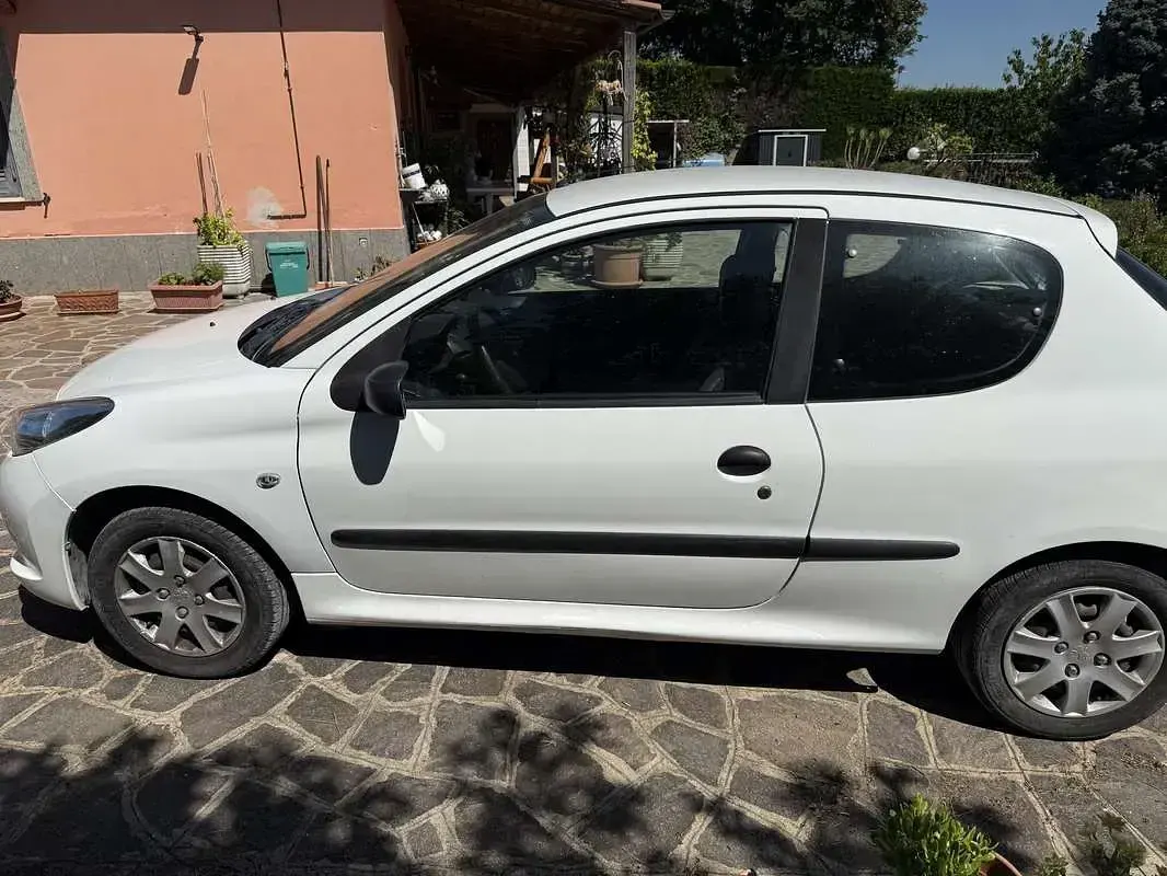 Usata Peugeot 206 56 CV (41 kW) 2010 Berlina