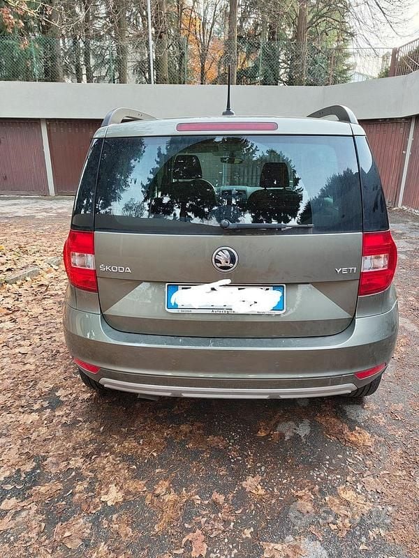 Usata Skoda Yeti 110 CV (80 kW) 2016 Marrone SUV