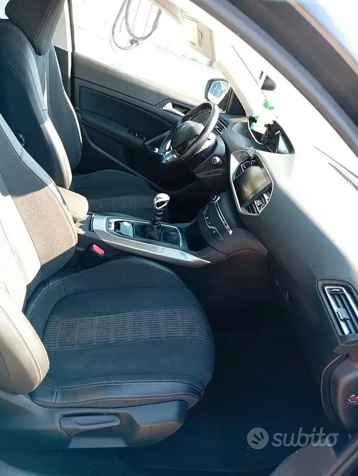 Usata Peugeot 308 112 CV (82 kW) 2018 Nero SUV