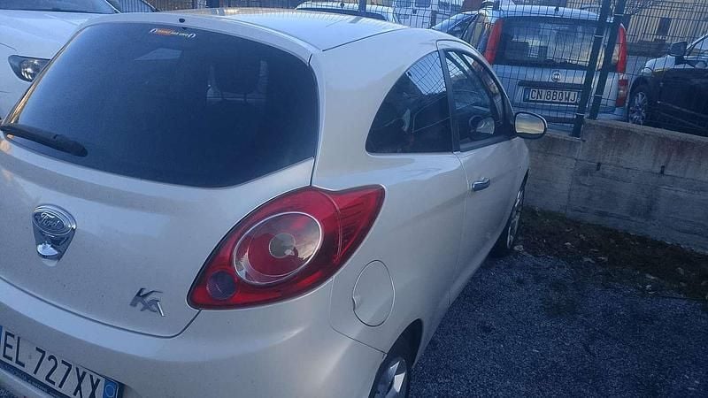 Usata Ford Ka 75 CV (55 kW) 2012 Argento Utilitaria