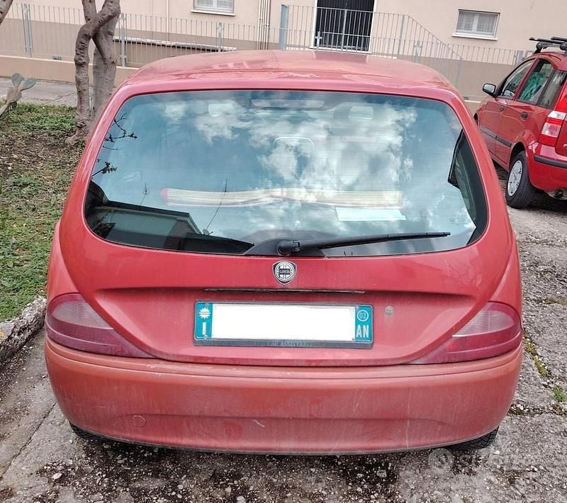 Usata Lancia Ypsilon 54 CV (39 kW) 2002 Rosso Utilitaria
