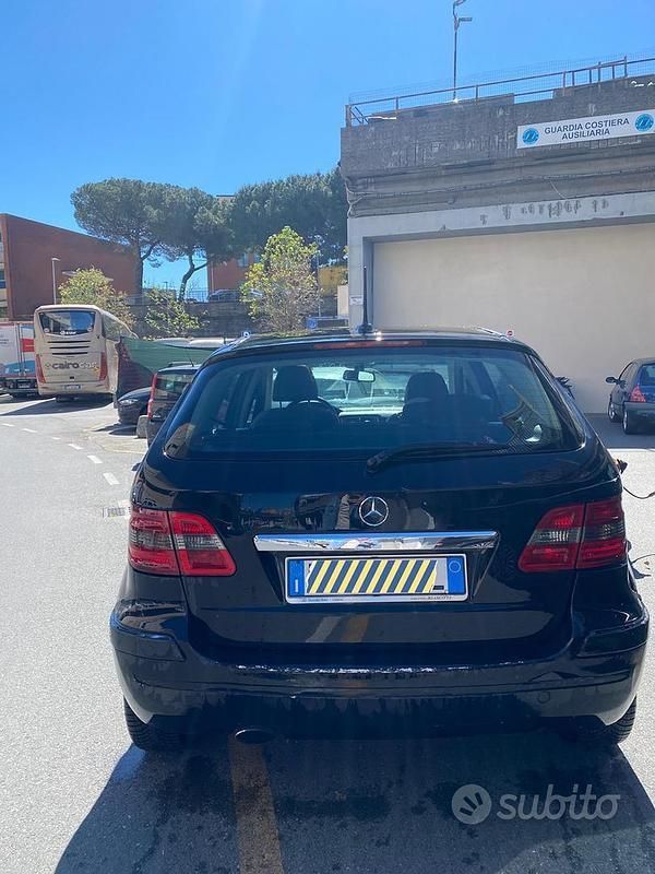 Usata Mercedes B200 140 CV (102 kW) 2009 Nero Monovolume