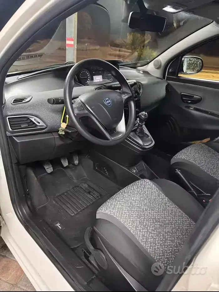 Usata Lancia Ypsilon 69 CV (50 kW) 2021 Bianco Utilitaria