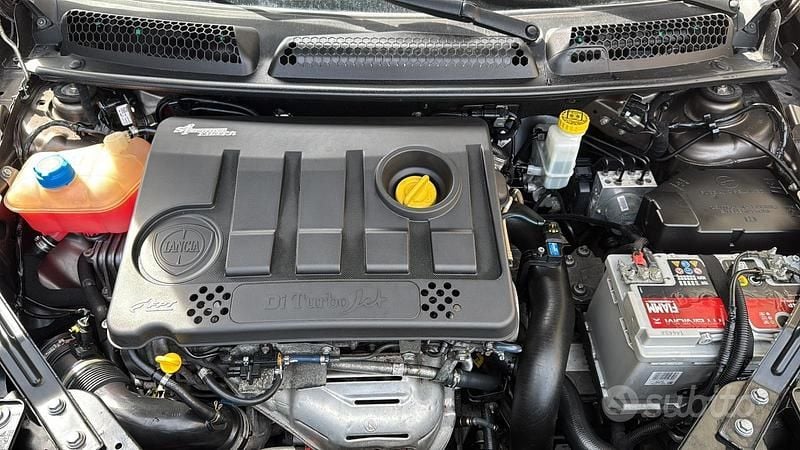 Usata Lancia Delta 240 CV (176 kW) 2009 Marrone Utilitaria