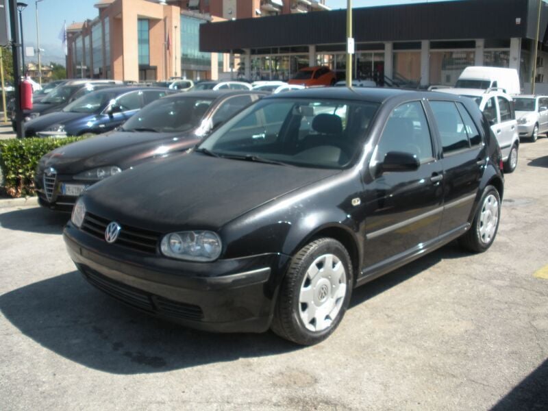 Nero Usata 2002 VW Golf IV Tre volumi | 3500 € (Buon prezzo) - Immagine 1/4