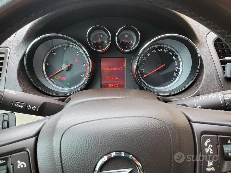 Usata Opel Insignia 2010 Nero Station wagon