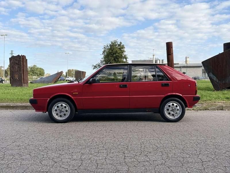 Usata Lancia Delta 166 CV (122 kW) 1986 Rosso Utilitaria