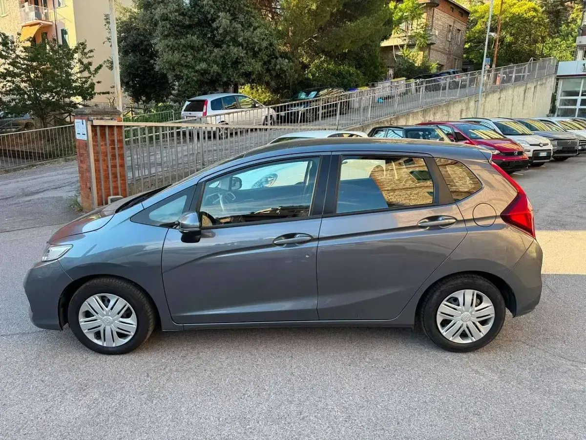Usata Honda Jazz Comfort 102 CV (75 kW) 2019 Grigio Utilitaria