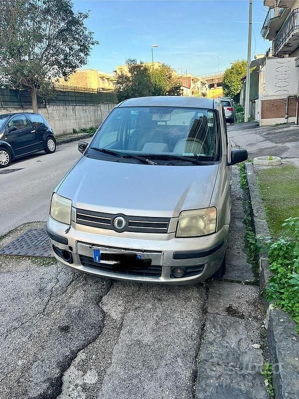 Usata 2004 Fiat Panda Tre volumi | 1800 € (Super prezzo) - Immagine 1/4