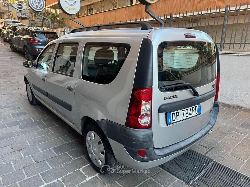 Usata Dacia Logan Lauréate 86 CV (63 kW) 2009 Grigio Monovolume