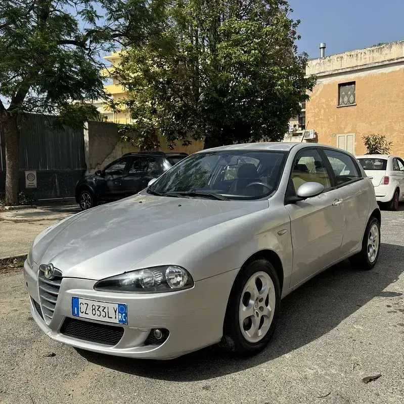 Usata Alfa Romeo 147 116 CV (85 kW) 2003 Utilitaria