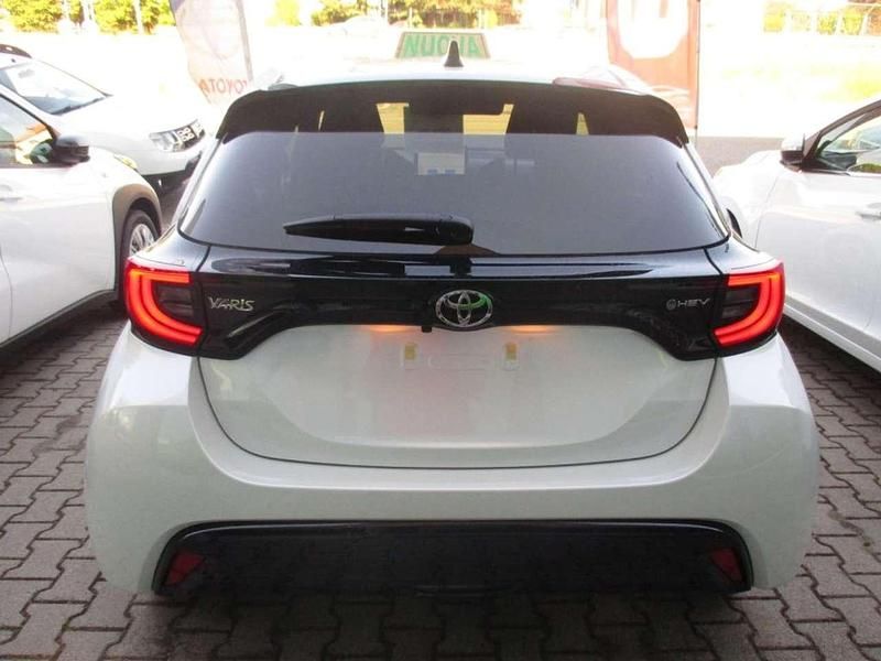 Nuova Toyota Yaris Hybrid Lounge 92 CV (67 kW) 2026 Bianco Berlina