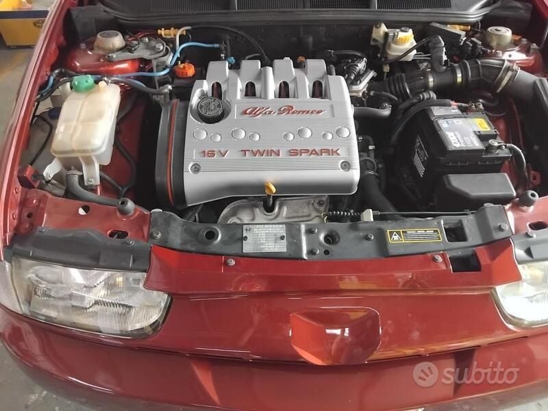 Usata Alfa Romeo 146 103 CV (75 kW) 1998 Rosso Utilitaria