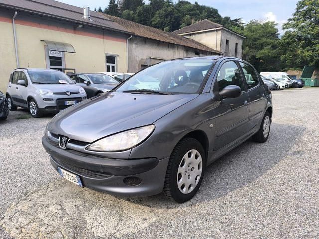 Grigio Usata 2008 Peugeot 206 Tre volumi | 2000 € (Buon prezzo) - Immagine 1/4