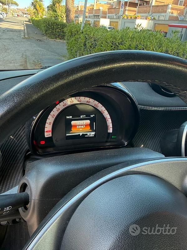Usata Smart ForTwo Coupé 41 kW (56 CV) 2023 Rosso Utilitaria