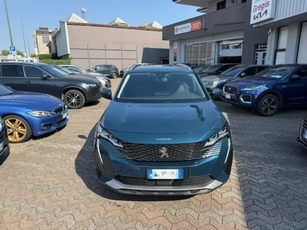 Usata Peugeot 5008 Allure 131 CV (96 kW) 2021 Celeste SUV