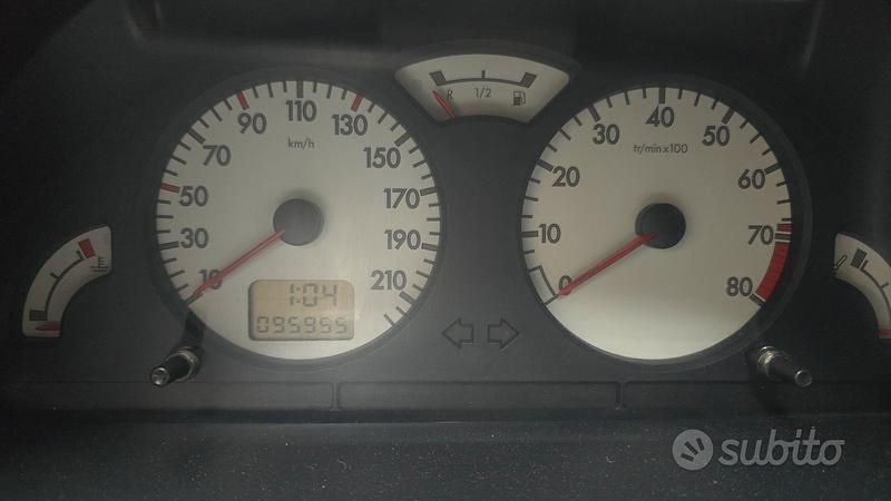 Usata Citroën Saxo 118 CV (86 kW) 2001 Grigio Utilitaria