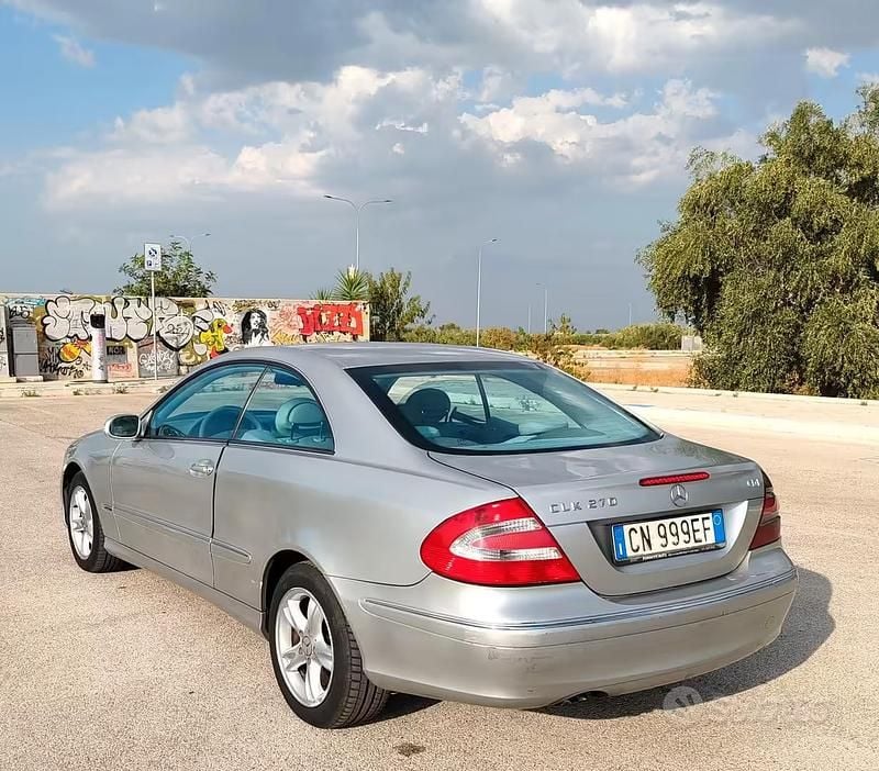 Usado Mercedes CLK270 Avantgarde 170 CV (125 kW) 2004 Gris Coupe