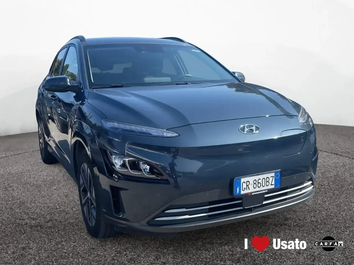 Usata Hyundai Kona 100 kW (136 CV) 2023 Grigio scuro SUV
