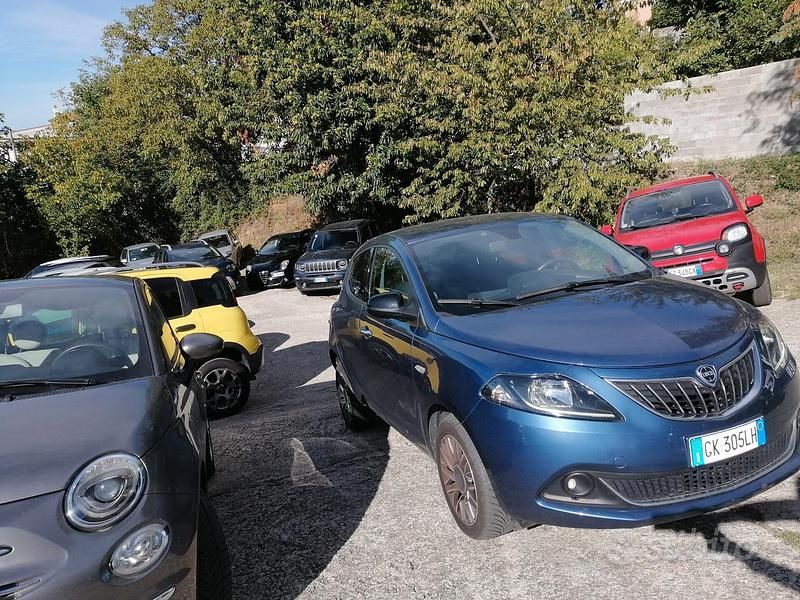 Usata Lancia Ypsilon Gold 69 CV (50 kW) 2022 Blu Utilitaria