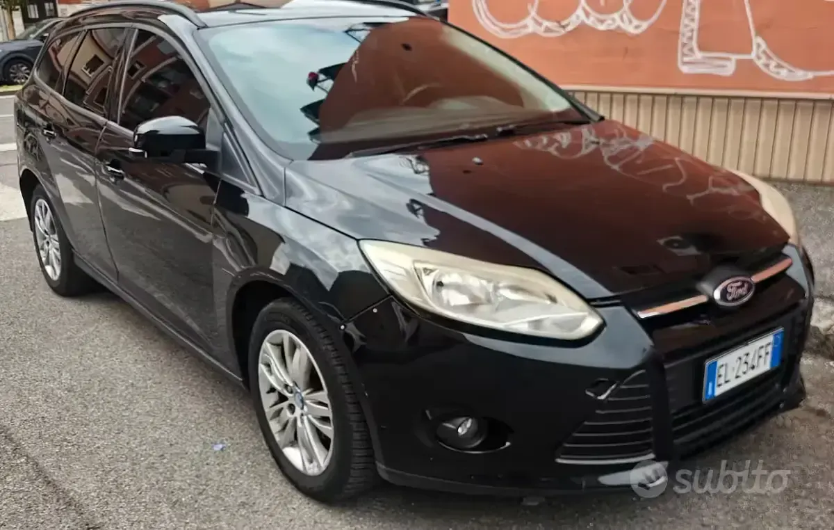 Begagnad Ford Focus 95 HK (69 kW) 2012 Svart Kombi