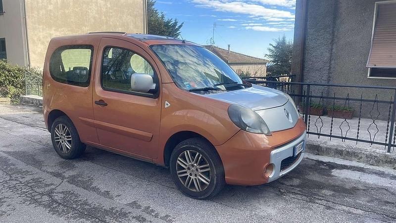 Usata Renault Kangoo 106 CV (77 kW) 2009 Arancione Station wagon