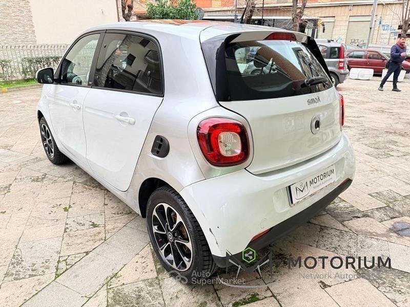 Usata Smart ForFour Passion 71 CV (52 kW) 2016 Bianco Utilitaria