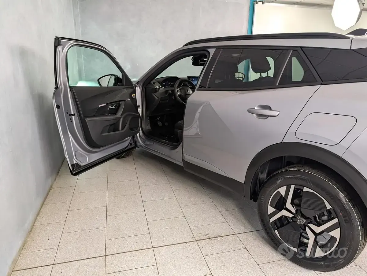 Nuova Peugeot 2008 Allure 101 CV (74 kW) 2025 Grigio SUV