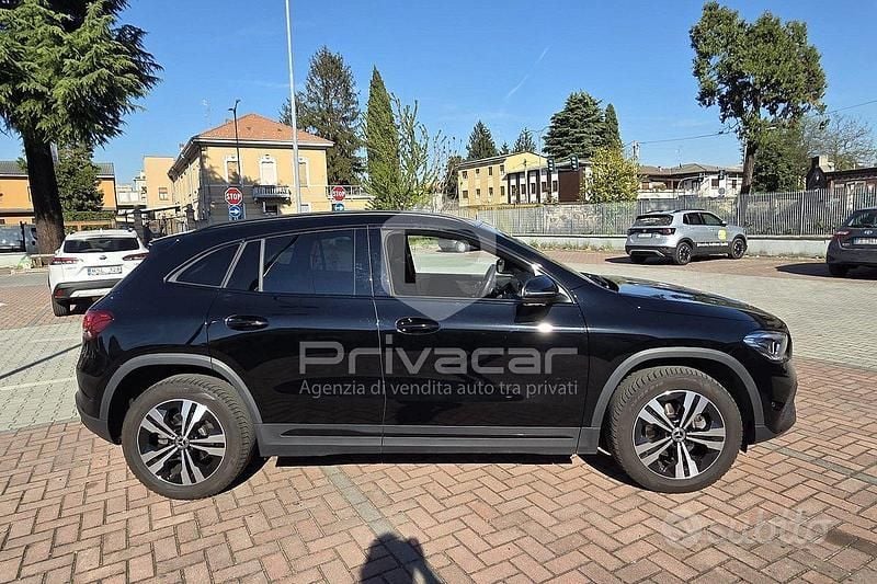 Usata Mercedes GLA180 136 CV (100 kW) 2023 Nero SUV