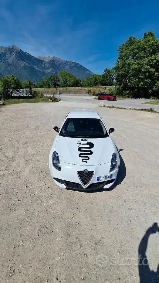 Usata Alfa Romeo Giulietta 120 CV (88 kW) 2018 Nero Utilitaria