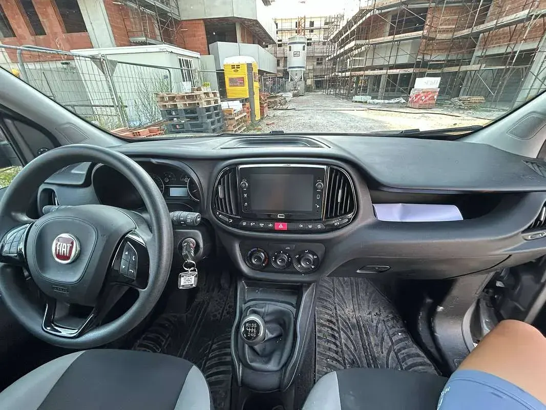 Usata Fiat Doblò Easy 95 CV (69 kW) 2023 Grigio Monovolume