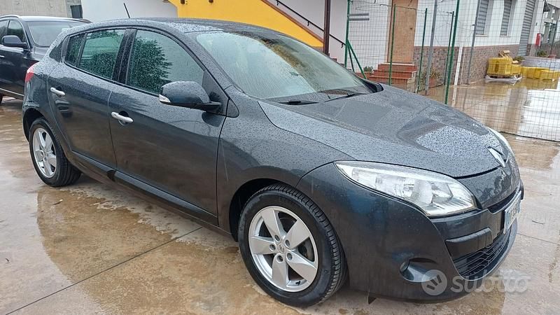 Usata Renault Mégane Luxe 110 CV (80 kW) 2009 Grigio Berlina