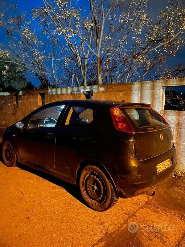 Usata Fiat Grande Punto 95 CV (69 kW) 2006 Nero Utilitaria