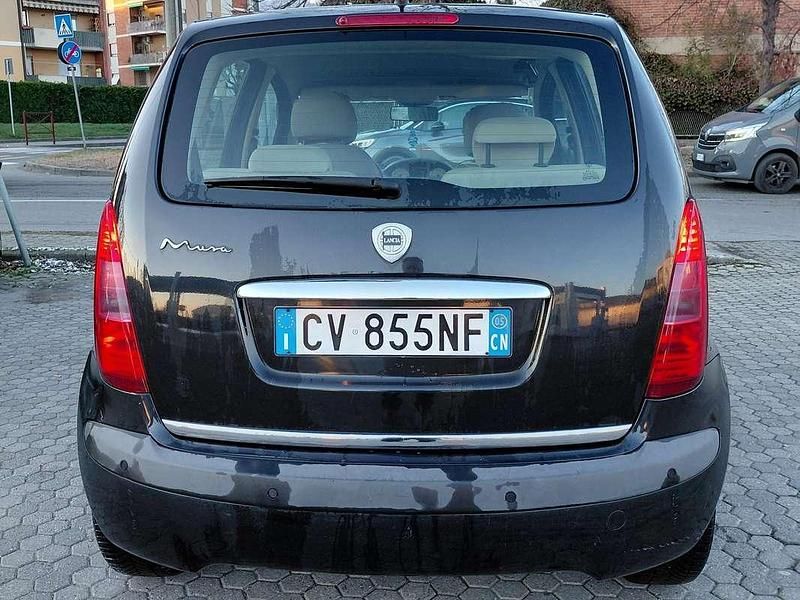 Usata Lancia Musa 95 CV (69 kW) 2005 Nero Monovolume