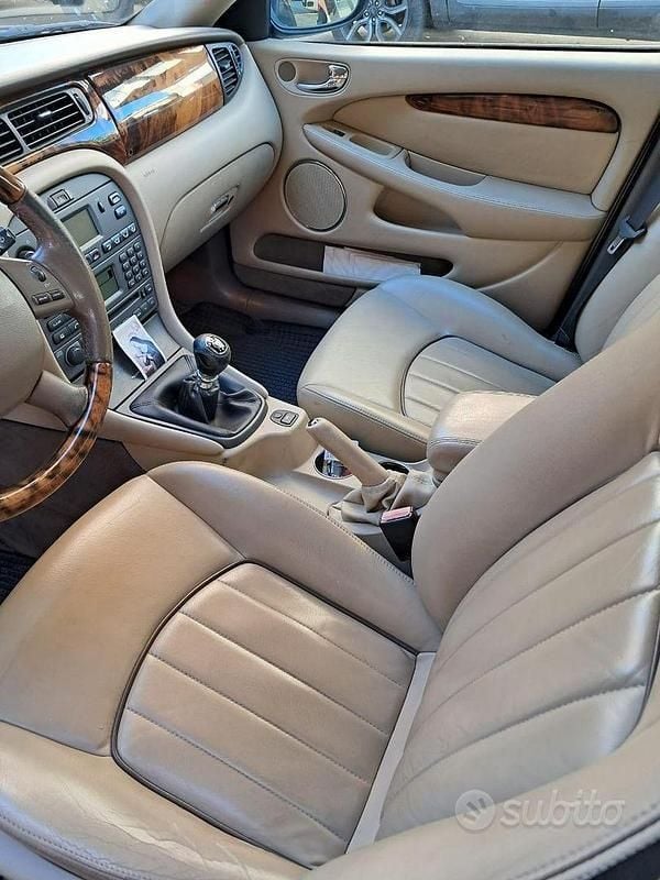 Usata Jaguar X-type 155 CV (114 kW) 2006 Grigio Berlina