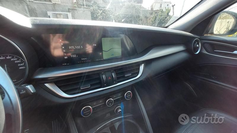 Usata Alfa Romeo Stelvio Competizione 210 CV (154 kW) 2017 Rosso SUV