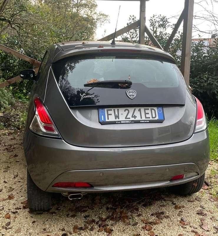 Usata Lancia Ypsilon Gold 69 CV (50 kW) 2019 Grigio Utilitaria