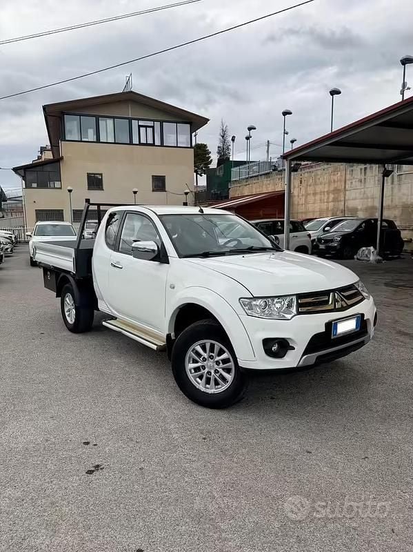 Usata Mitsubishi L200 178 CV (130 kW) 2014 Bianco Pick-up