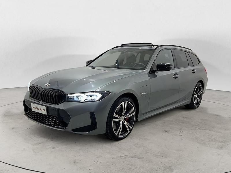 Usata BMW 330e M Sport 292 CV (214 kW) 2023 Grigio Station wagon