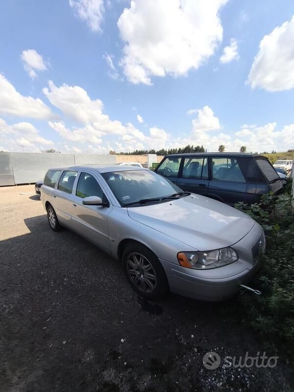 Usata Volvo V70 131 CV (96 kW) 2005 Grigio Station wagon