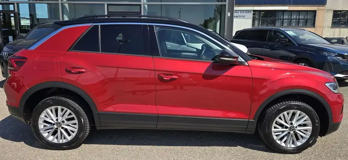 Usata VW T-Roc Style 116 CV (85 kW) 2023 Rosso SUV