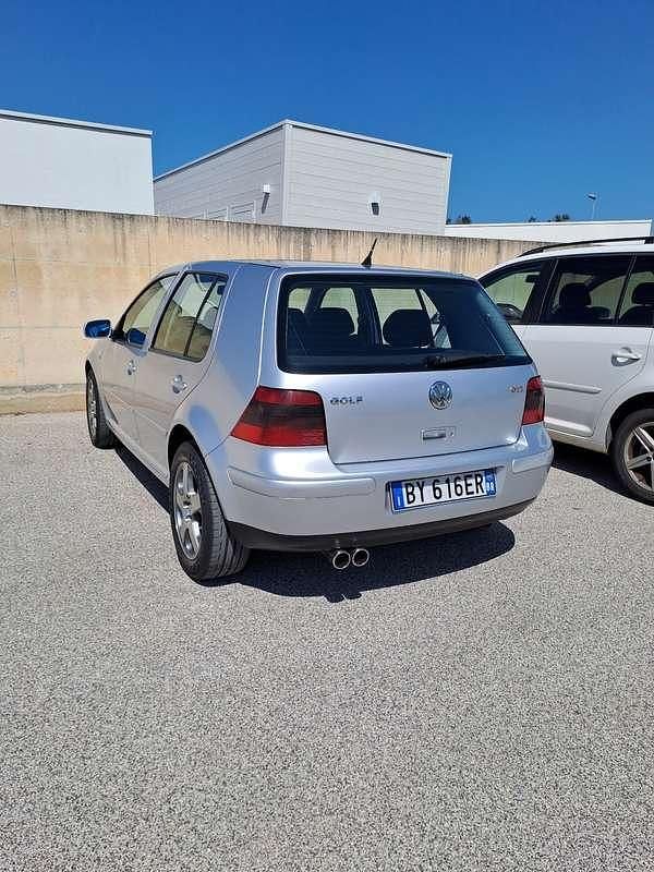 Usata VW Golf IV Highline 110 CV (80 kW) 2001 Berlina