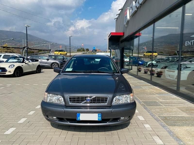 Usata Volvo V40 116 CV (85 kW) 2003 Giallo Station wagon