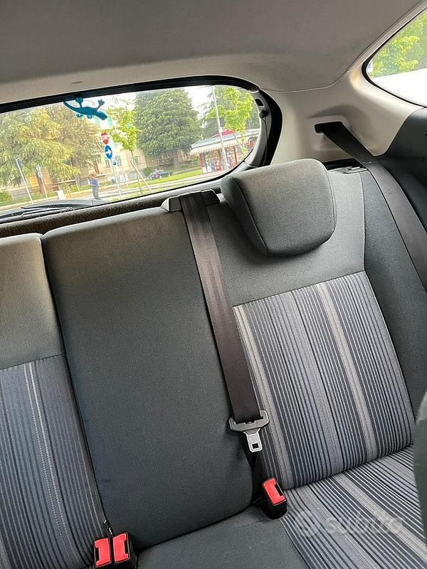 Usata Ford Fiesta 96 CV (70 kW) 2010 Nero Utilitaria
