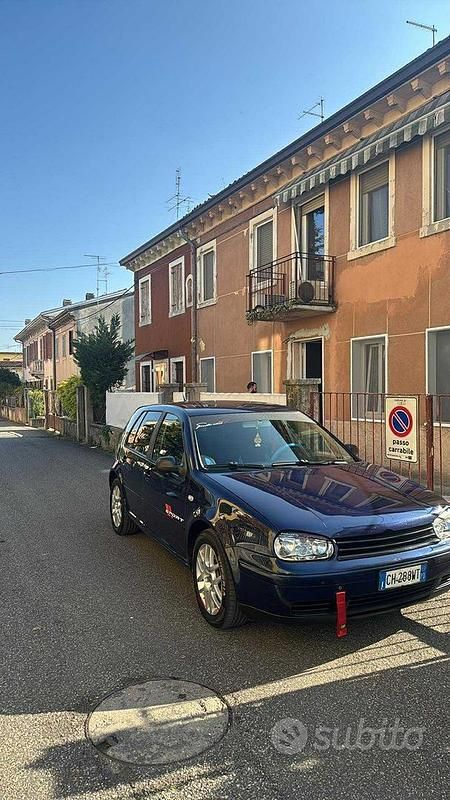 Usata VW Golf IV 105 CV (77 kW) 2002 Blu Berlina