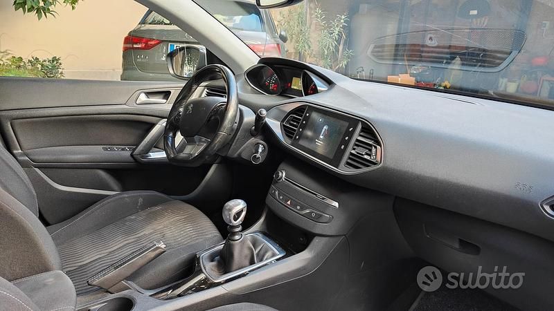 Usata Peugeot 308 Active 116 CV (85 kW) 2015 Grigio Berlina