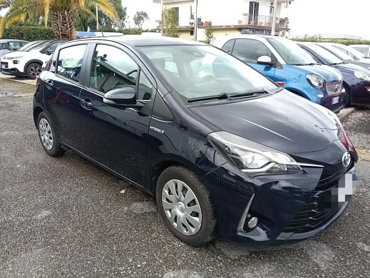 Usata Toyota Yaris Hybrid Business Edition 73 CV (53 kW) 2019 Blu Berlina